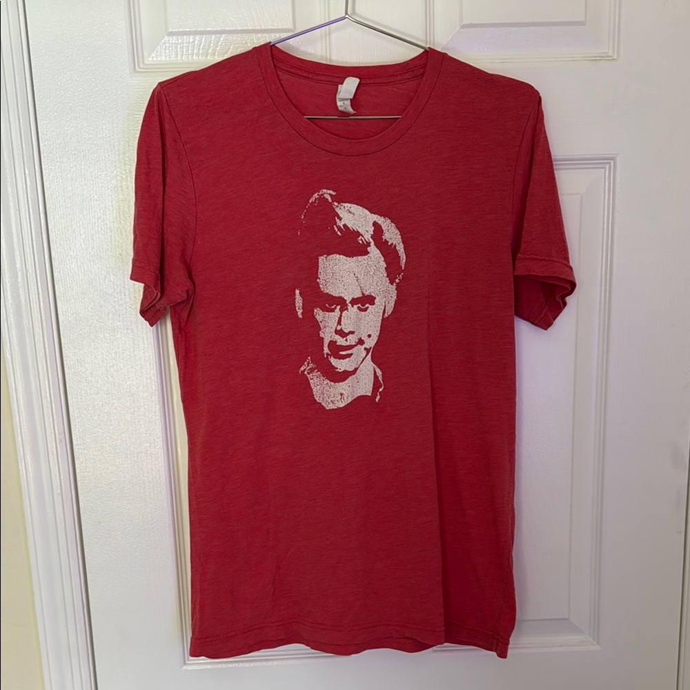 Ace Ventura - Jim Carrey - Distressed Red Bubble Graphic T-Shirt - Men’s Medium
